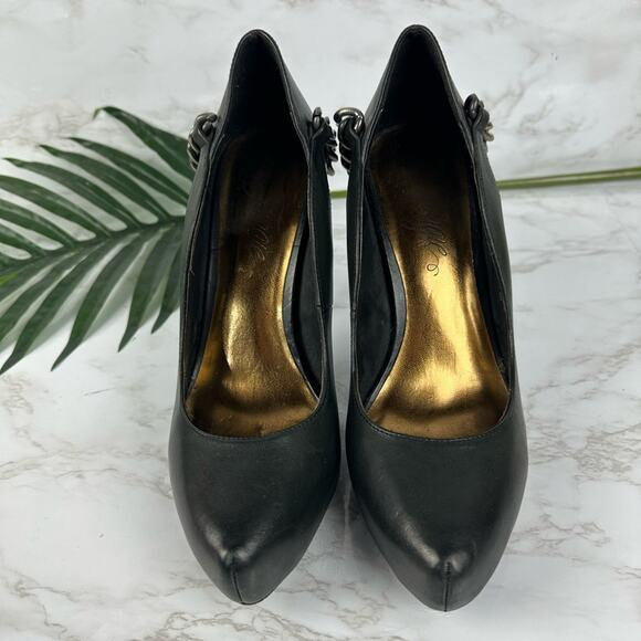 Fergie Women's Stiletto Black w/ Chain accent on heel sz 8 - Picture 4 of 9